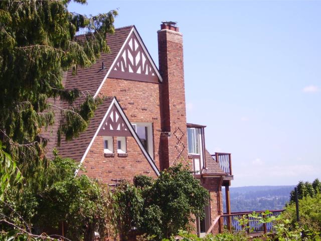 1118 36th Avenue ** Click for more info **