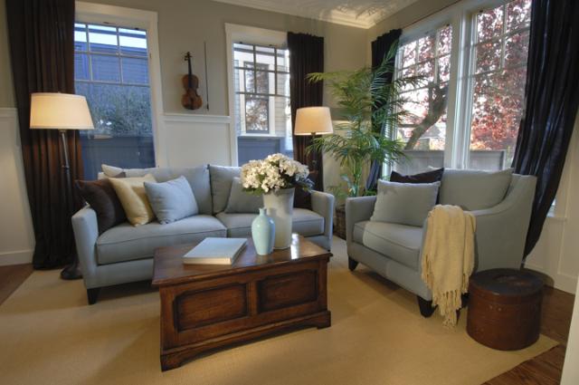 Living Room ** Click for larger picture **